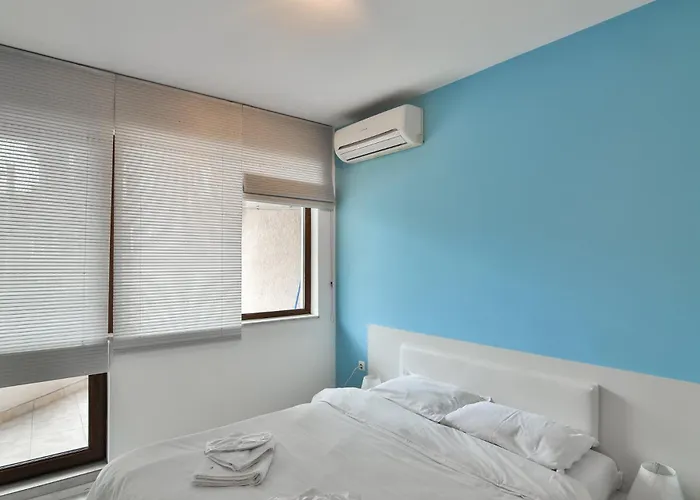 Apartment Gem For 2 Next To